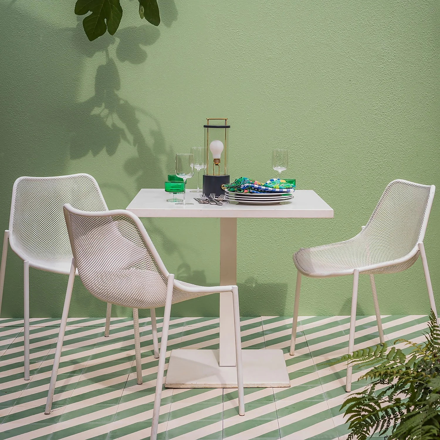 Farrow & Ball Exterior Masonry Paint Breakfast Room Green - 5L 2 Farrow & Ball Exterior Masonry Paint Breakfast Room Green - 5L - Image 2