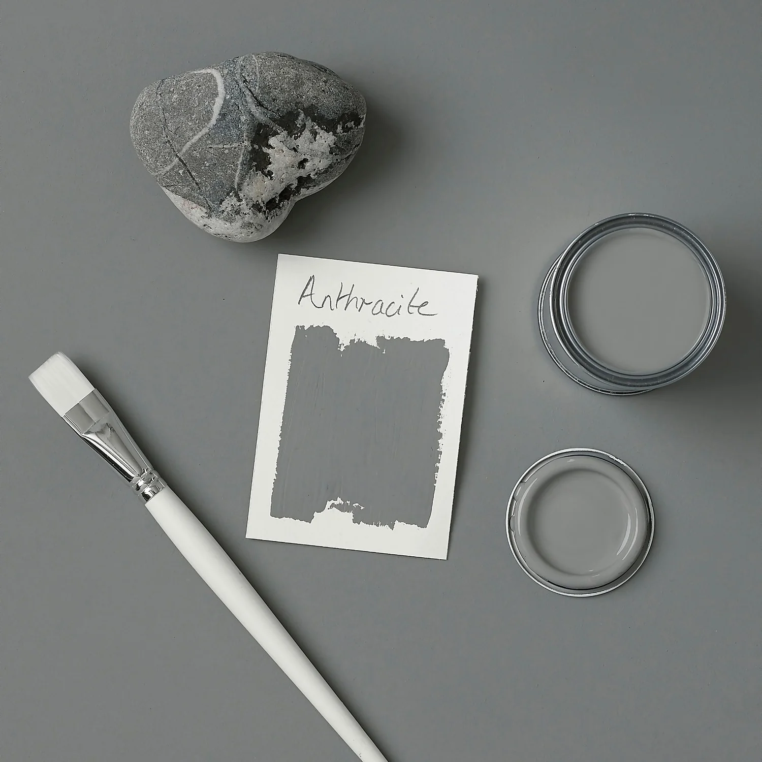 Rust-Oleum Garden Furniture Paint Anthracite - 750ml 2 Rust-Oleum Garden Furniture Paint Anthracite - 750ml - Image 2